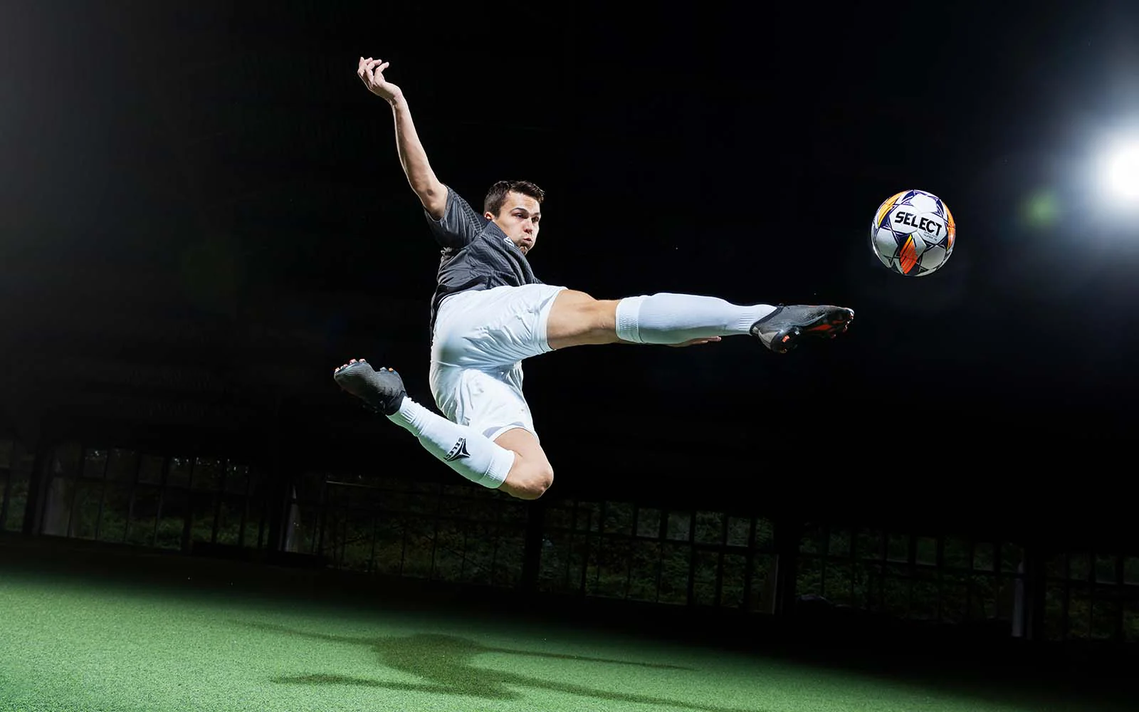 各赛事3连败+丢9球！海港0-2横滨 海港5分钟连丢2球天野纯传射.